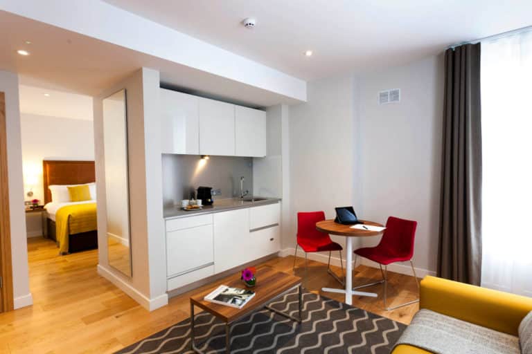 PREMIER SUITES PLUS volledig uitgeruste keuken in Dublin Ballsbridge