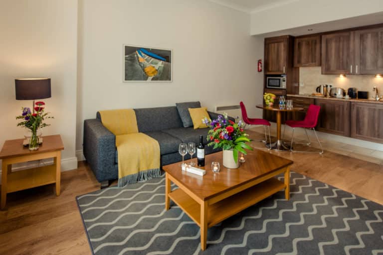 PREMIER SUITES PLUS Dublin Leeson Street view of living room and kitchenette one bed